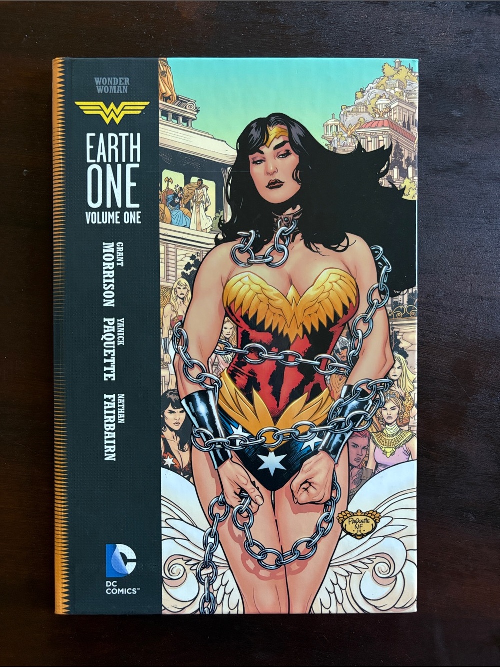 Wonder Woman Earth One Volume One